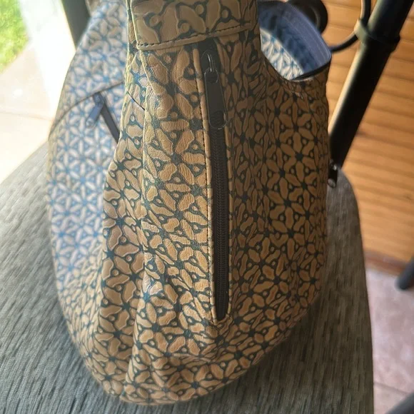 Beautiful flower print leather bag - Picture 8 of 10